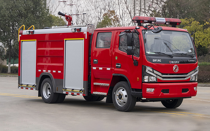 东风大多利卡外露水罐消防车