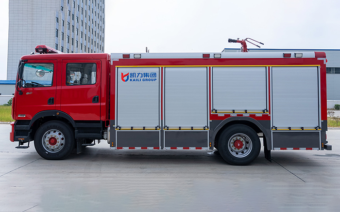 东风D9内藏水罐消防车