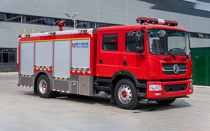 东风D9内藏水罐消防车