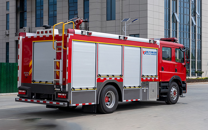 东风D9内藏水罐消防车