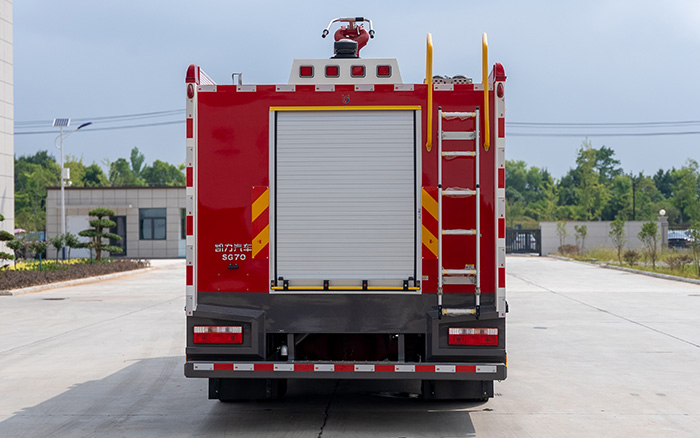 东风D9内藏水罐消防车