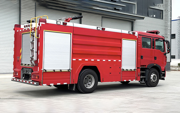 豪沃单桥外露水罐消防车