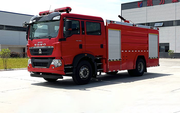 豪沃单桥外露水罐消防车