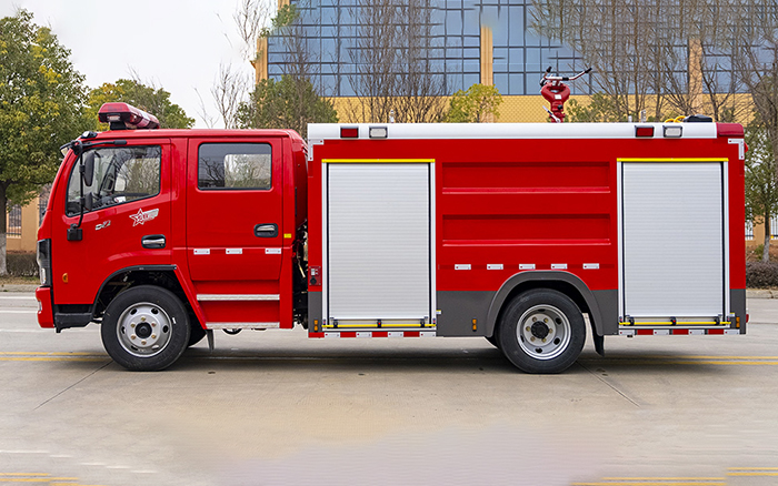 东风大多利卡泡沫消防车