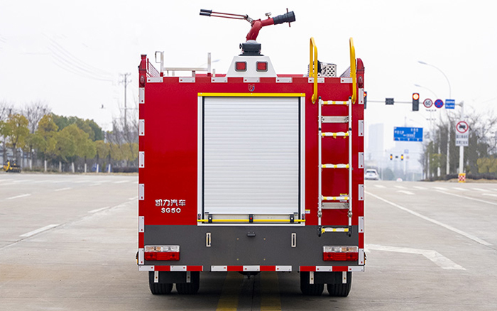 东风大多利卡泡沫消防车