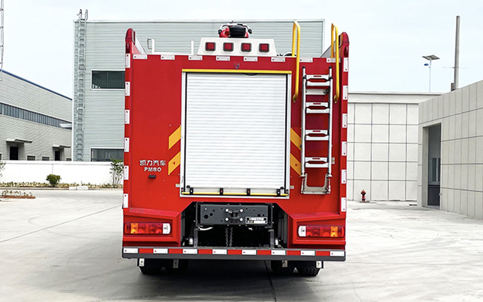 豪沃单桥泡沫消防车