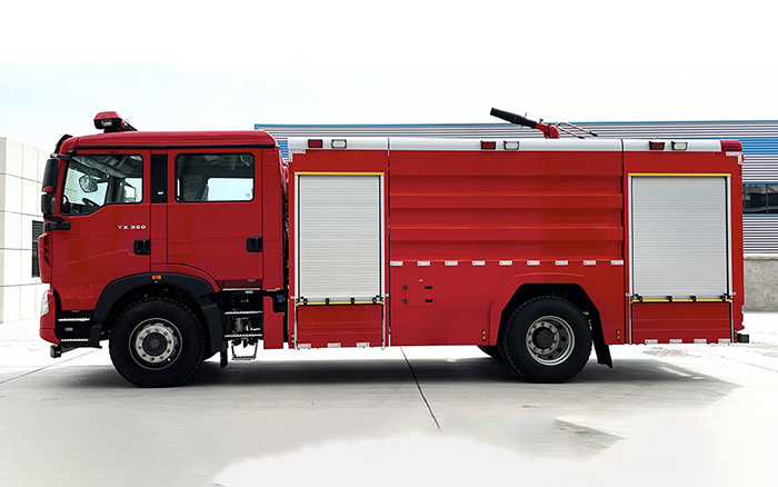 豪沃单桥泡沫消防车