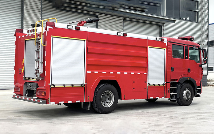 豪沃单桥泡沫消防车