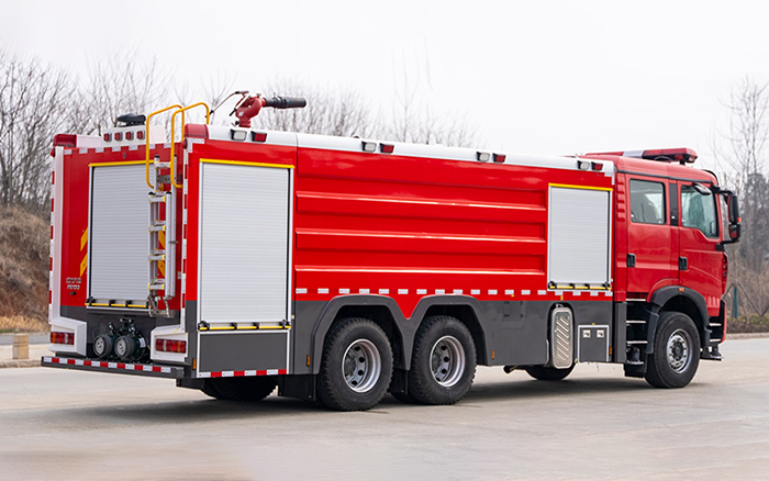 豪沃后双桥泡沫消防车