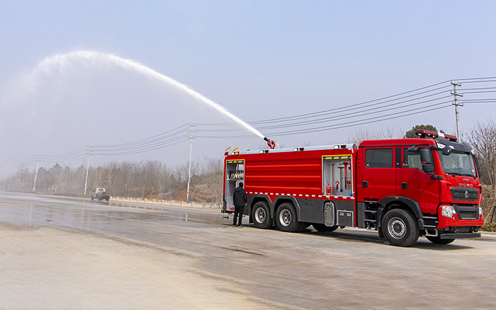 豪沃后双桥泡沫消防车