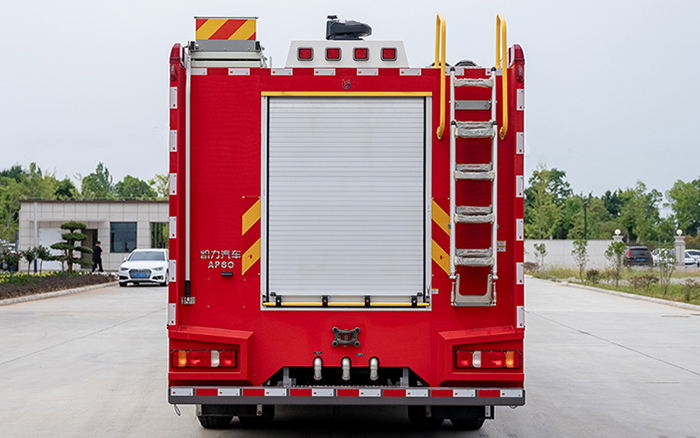 汕德卡单桥城市主战消防车