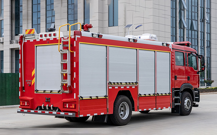 汕德卡单桥城市主战消防车