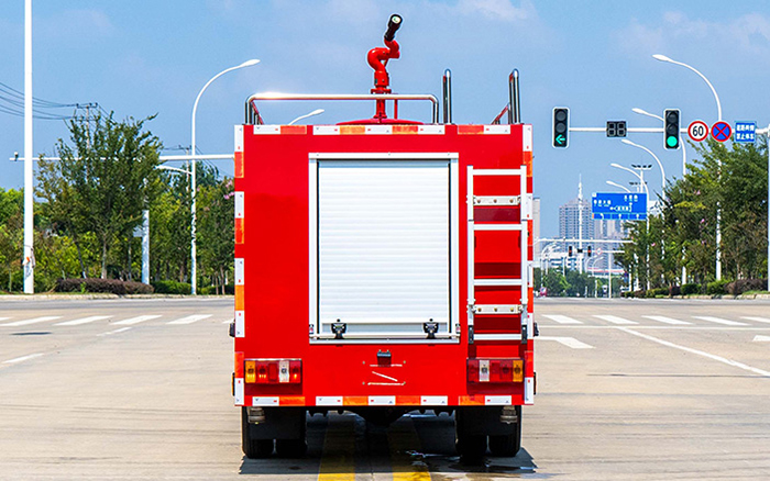 小卡之星2消防洒水车