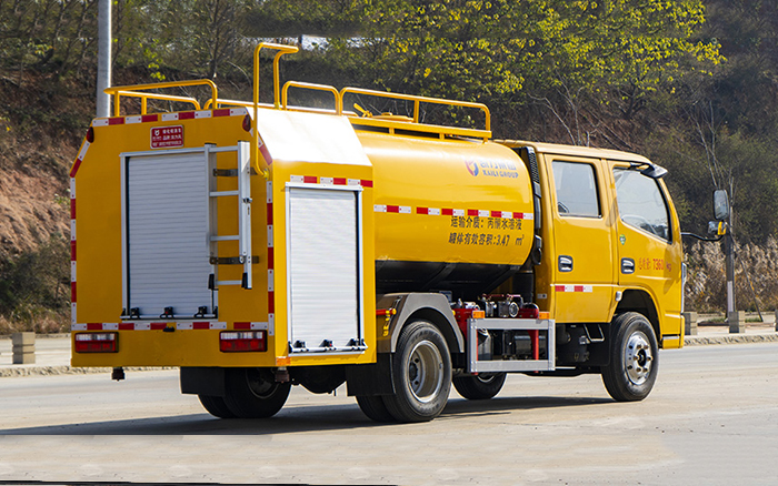 东风小多利卡双排消防洒水车