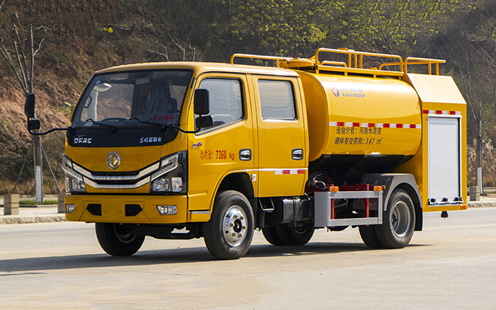 东风小多利卡双排消防洒水车