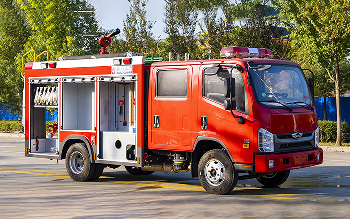 福田领航消防洒水车