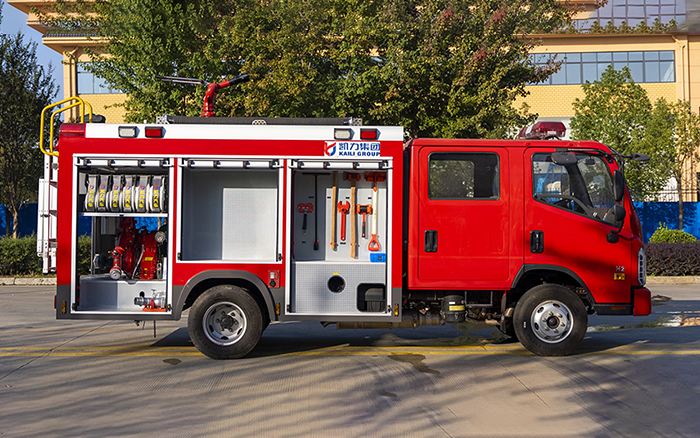福田领航消防洒水车