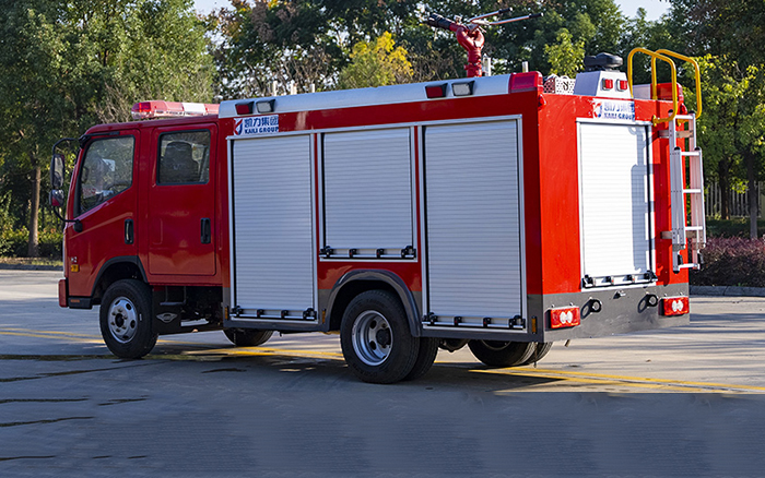 福田领航消防洒水车