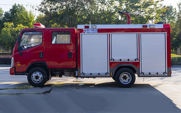 福田领航消防洒水车