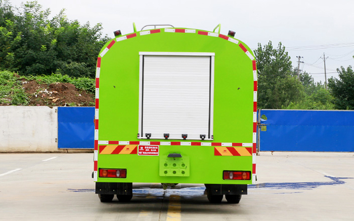 东风华神消防洒水车