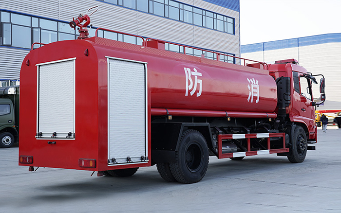 东风天锦消防洒水车