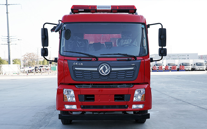 东风天锦消防洒水车