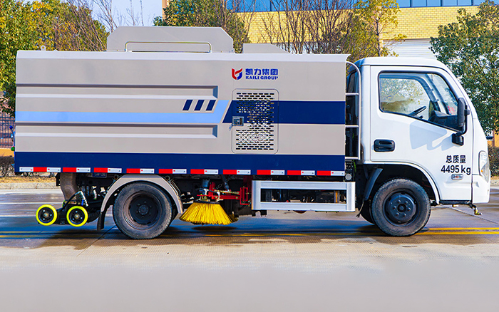 跃进ES80纯电洗扫车