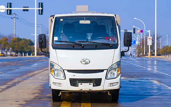 跃进ES80纯电洗扫车