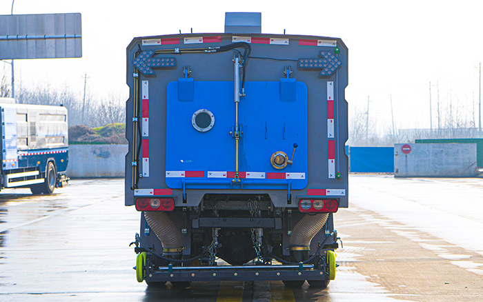 跃进ES80纯电洗扫车