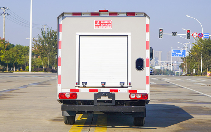 上汽跃进纯电路面清洗车