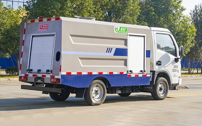 上汽跃进纯电路面清洗车