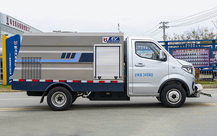 长安神骐纯电路面清洗车