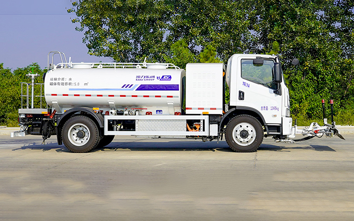 上汽跃进纯电路面清洗车