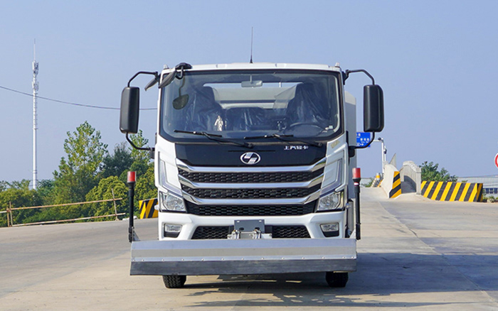 上汽跃进纯电路面清洗车