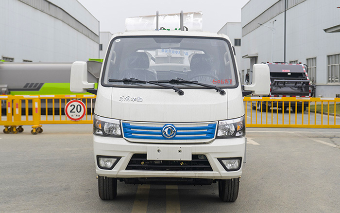 东风华神纯电绿化喷洒车