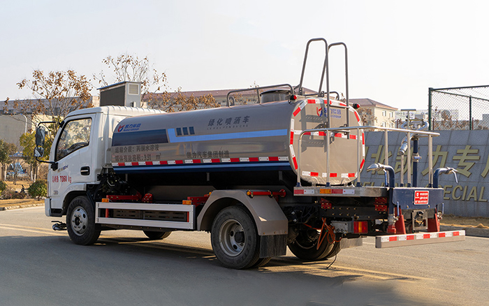 上汽跃进纯电绿化喷洒车