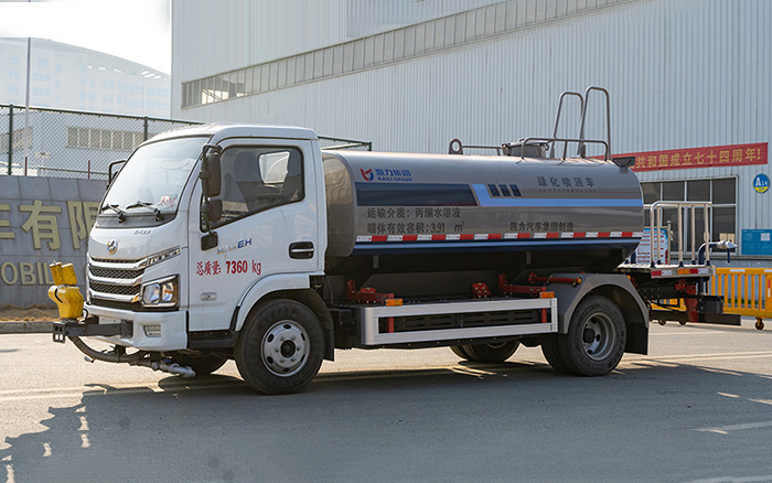 上汽跃进纯电绿化喷洒车