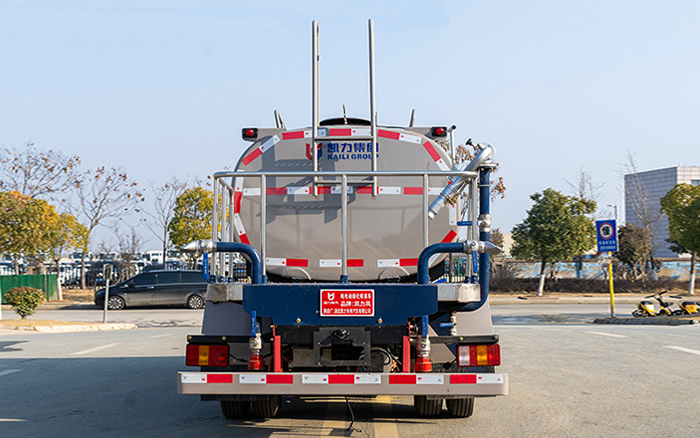 上汽跃进纯电绿化喷洒车