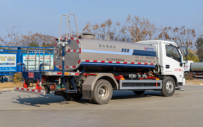 上汽跃进纯电绿化喷洒车