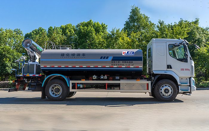 东风柳汽M3纯电绿化喷洒车