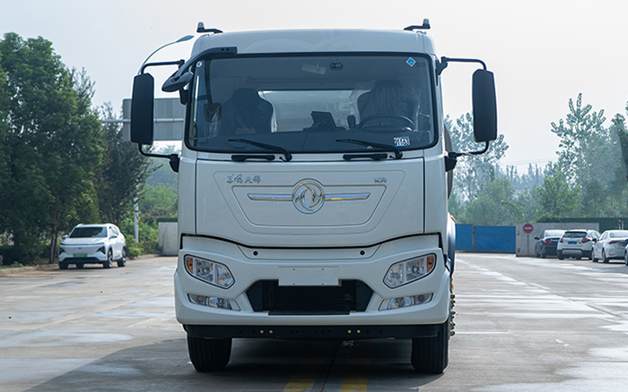 东风天锦纯电绿化喷洒车