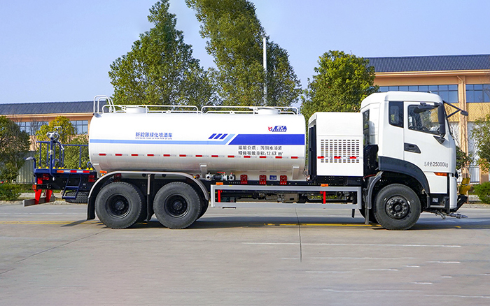 东风天龙纯电绿化喷洒车