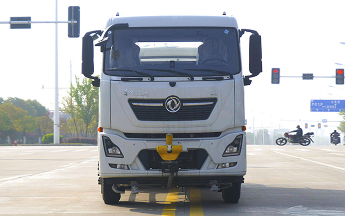 东风天龙纯电绿化喷洒车