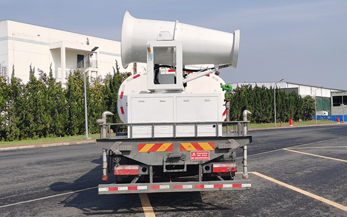 东风D9纯电多功能抑尘车