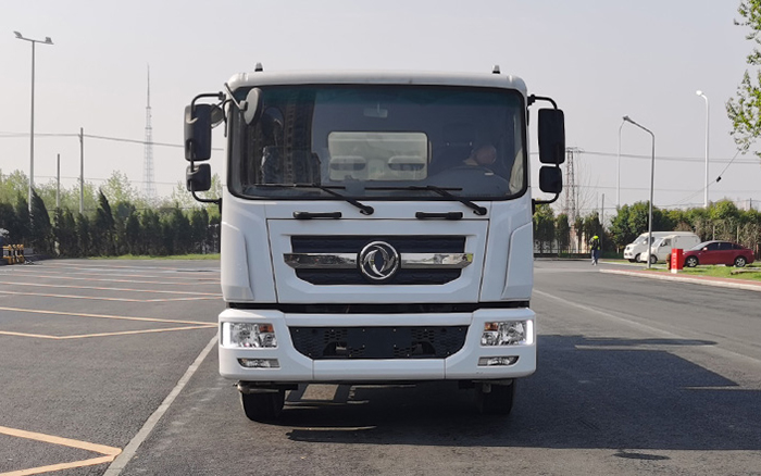 东风D9纯电多功能抑尘车