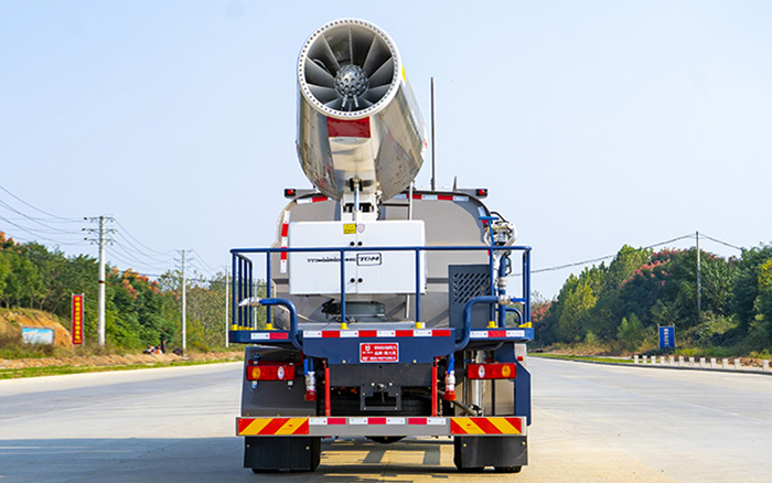 东风柳汽M3纯电多功能抑尘车