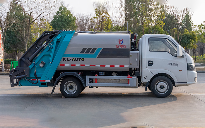 东风途逸纯电压缩式垃圾车