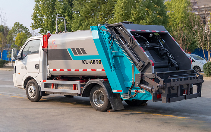 东风途逸纯电压缩式垃圾车