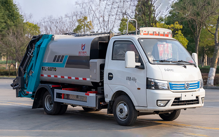东风途逸纯电压缩式垃圾车