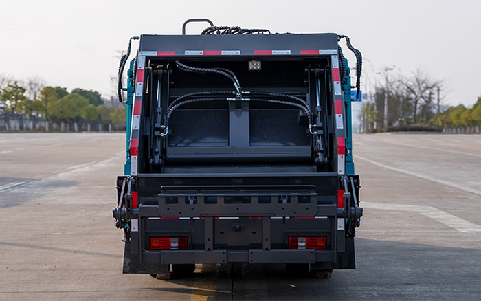 东风途逸纯电压缩式垃圾车